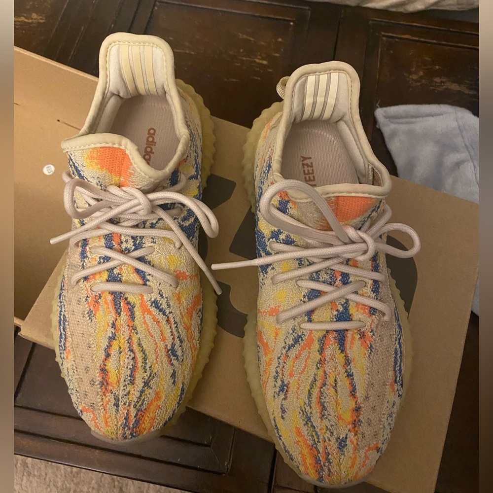 Unisex Yeezy Boost 350 V2 Mx Oat - size 6 Mens
